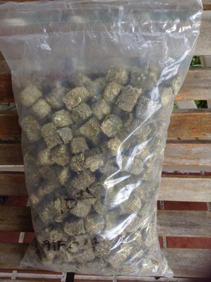 2 Lb Alfalfa Hay Cubes Rabbit Hamster Gerbil Entertainment S...