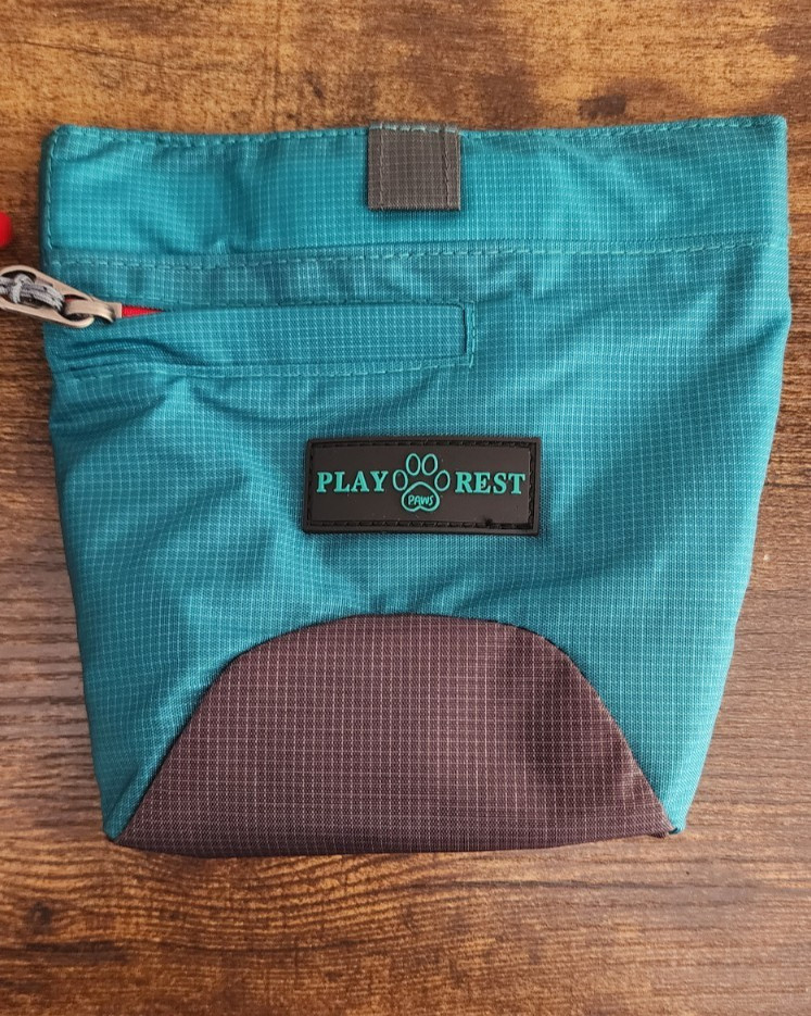 Dog Training Treat Snack Pouch with Bonus Clicker