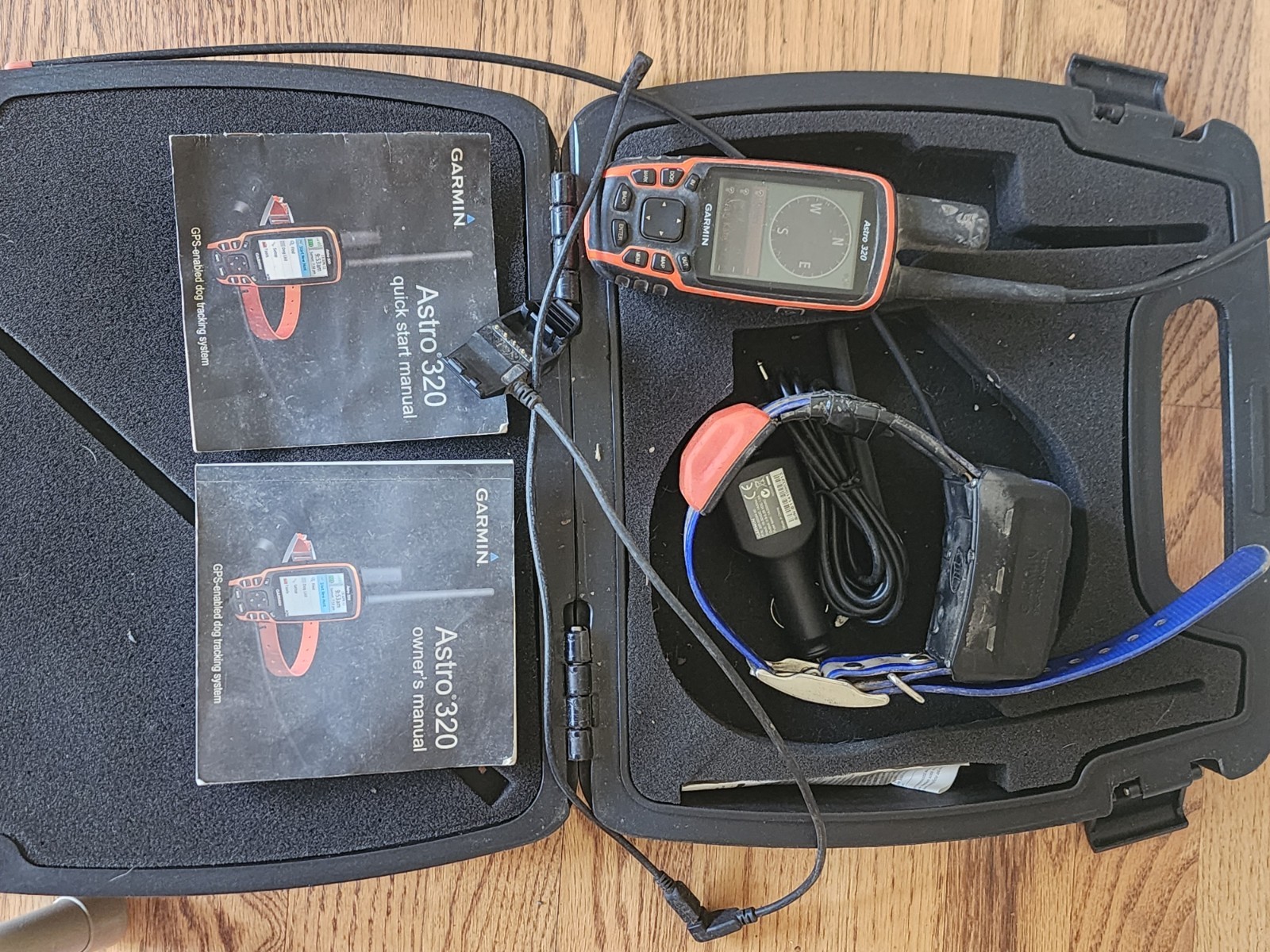 Garmin Astro 320 Dog Tracking Collar & Hard Carrying Case